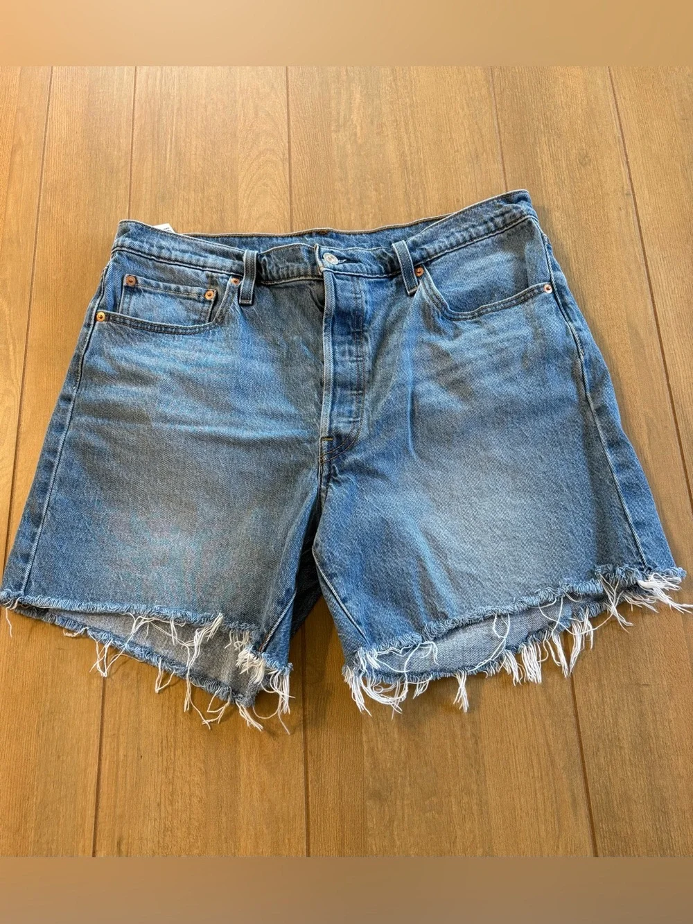 Levi’s 501 Original Cut Off Denim Shorts 34 Light Wash Frayed Raw Hem Distressed